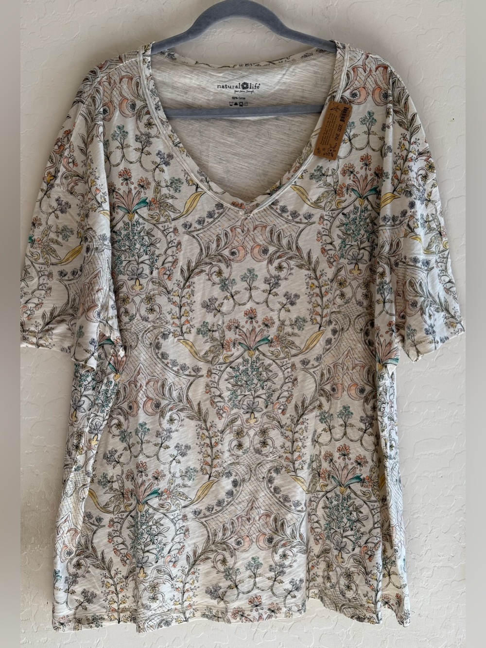 Natural Life, one size, 100% cotton, V-neck floral short-sleeve top